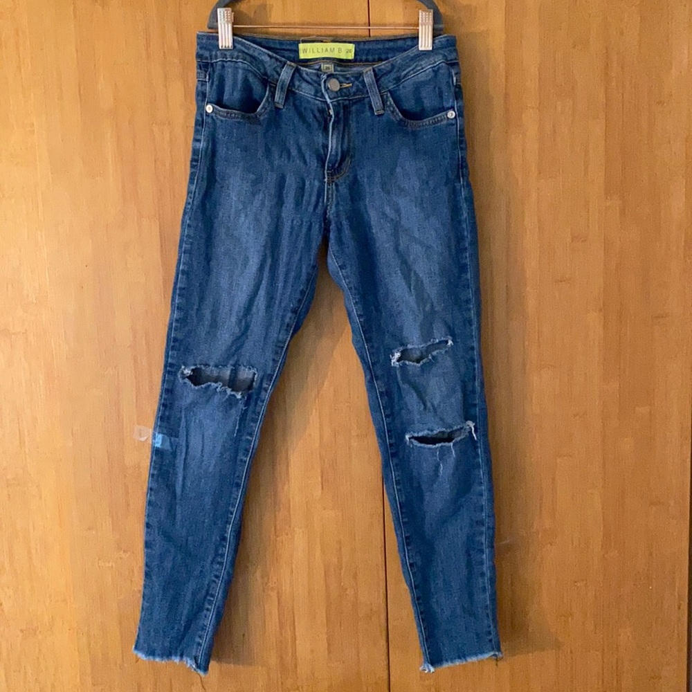William B - Distressed Cropped Jeans